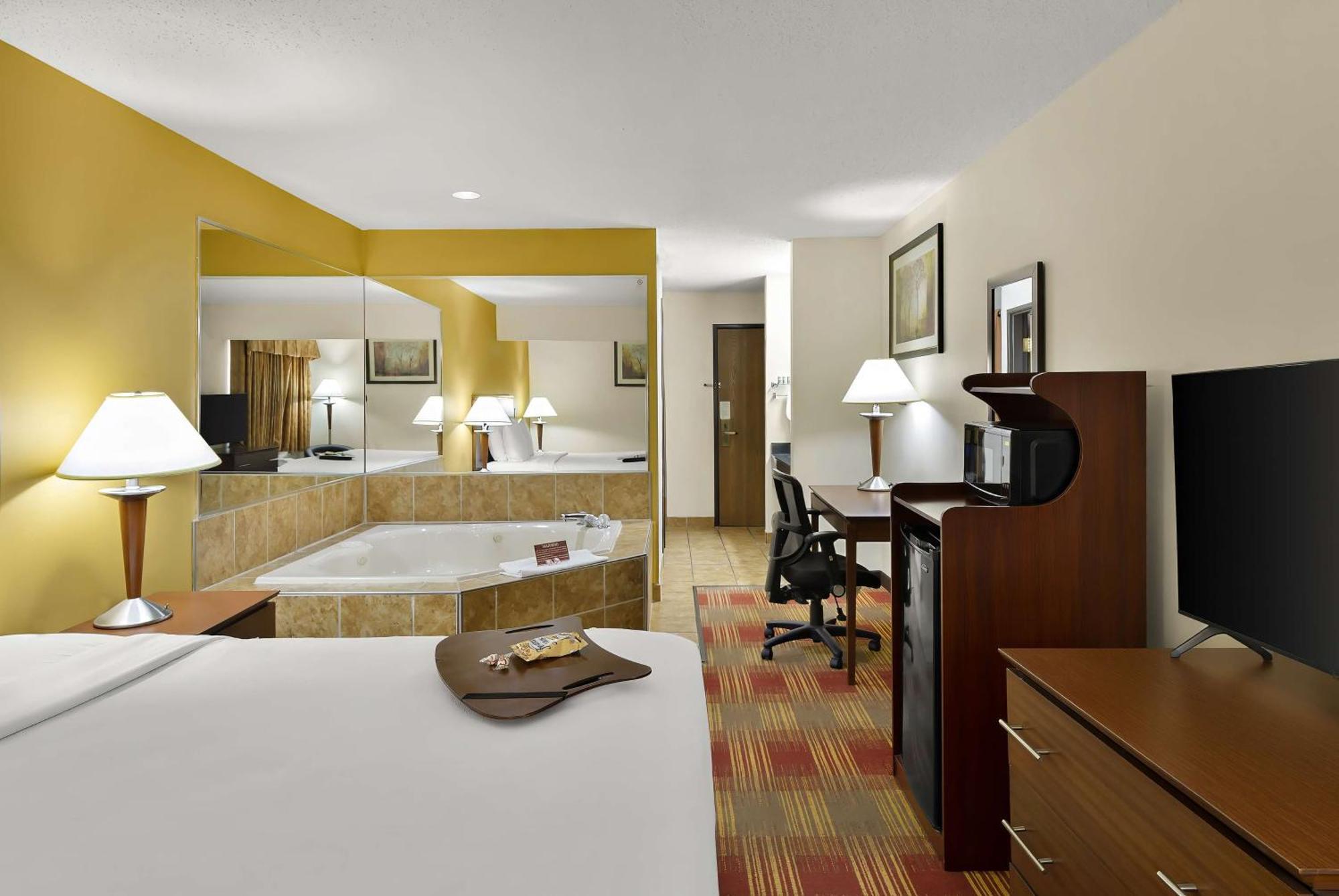 Best Western Lakewood Inn Hebron Eksteriør bilde