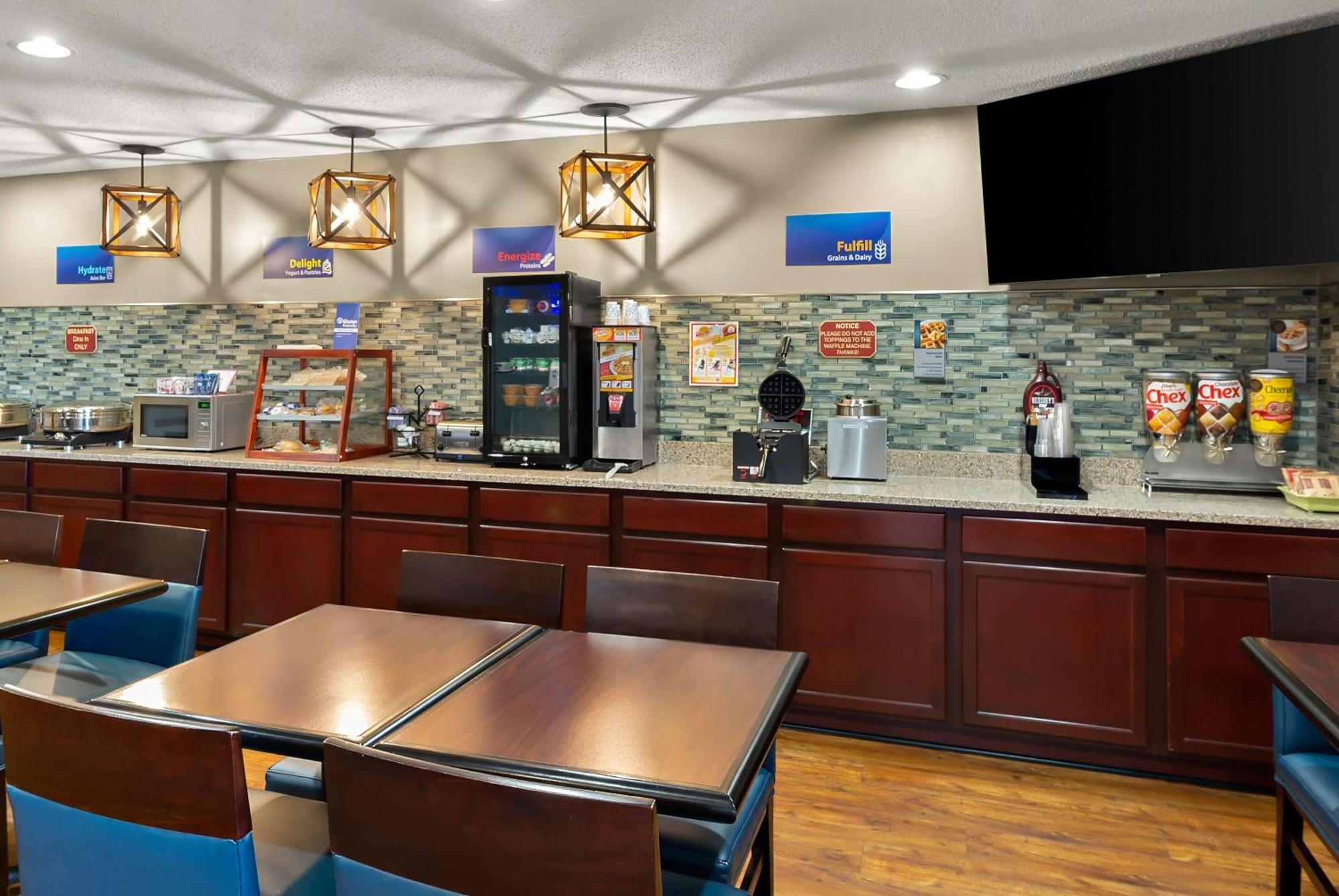 Best Western Lakewood Inn Hebron Eksteriør bilde